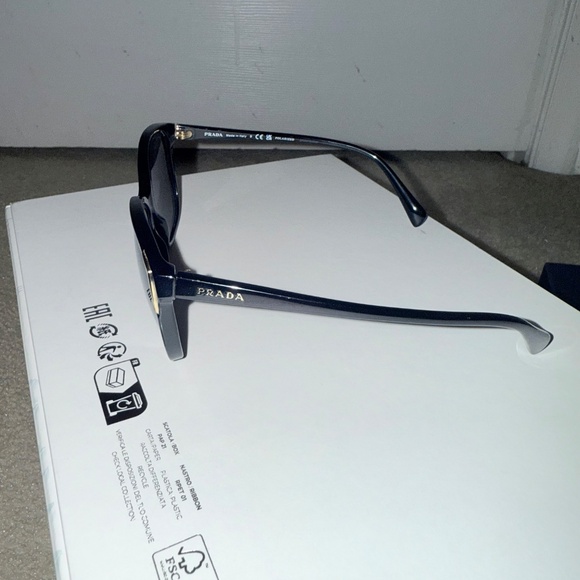 Prada Milano Women Sunglasses - Picture 3 of 6